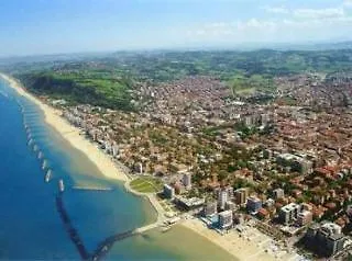 Mediterraneo 페자로