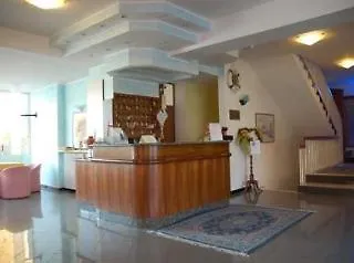 מלון Mediterraneo 3*