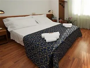 מלון Mediterraneo 3*